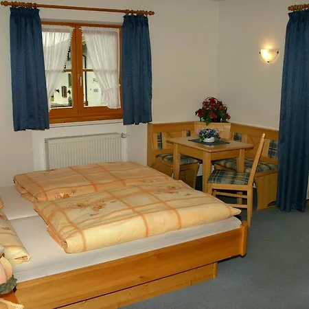 Quarto em Acomodações Particulares Gastehaus Gebirgsblick Krün