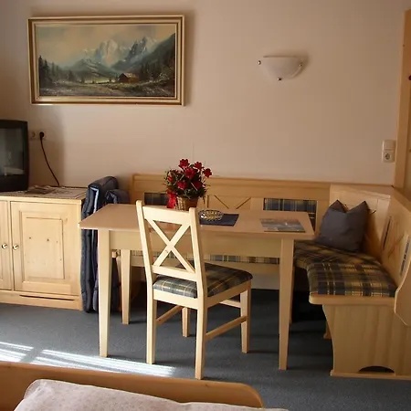 Gastehaus Gebirgsblick Quarto em Acomodações Particulares Krün